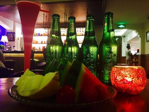 90后小伙开酒吧，利用一场“啤酒畅饮活动”，每天营收10万元