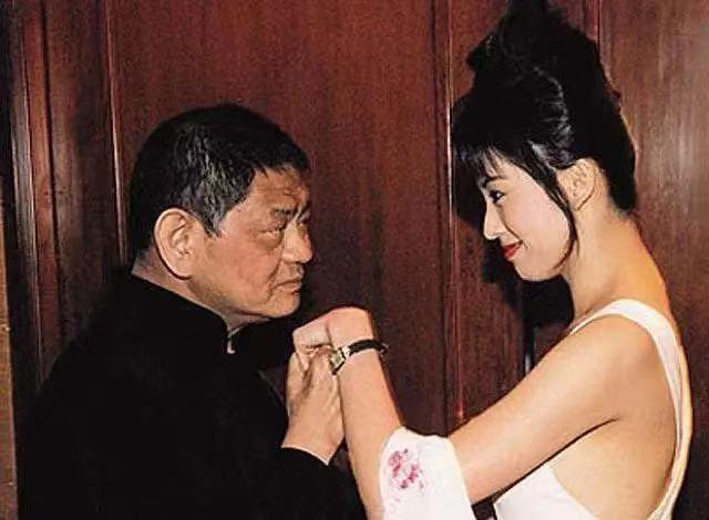 2002年，陈宝莲从24楼一跃而下，撇下的男婴如今长成