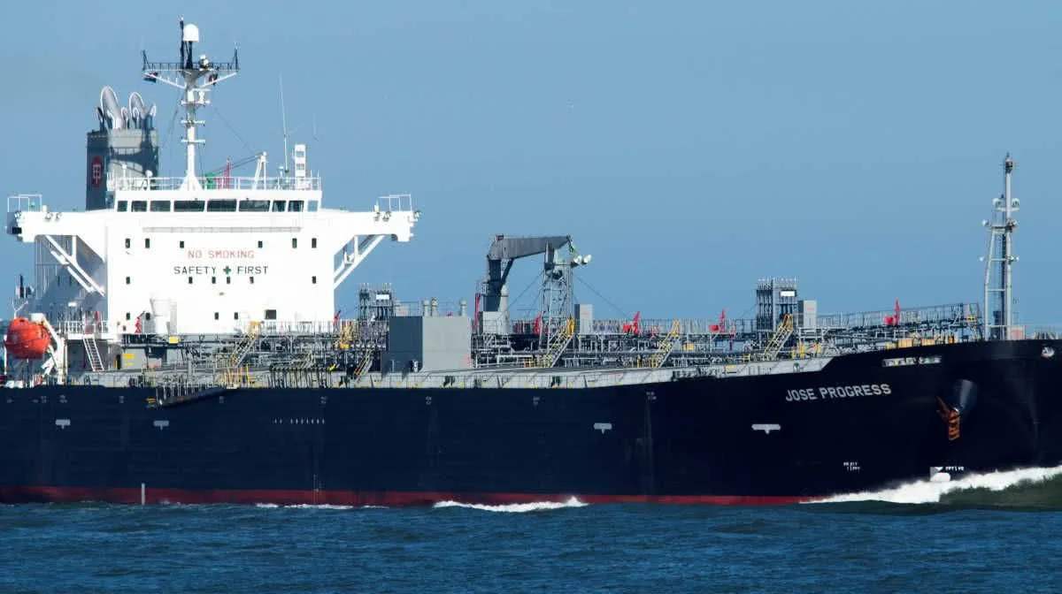 防美军半路偷袭！委内瑞拉：将派战机和军舰，