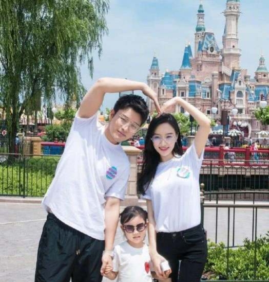 如今賈乃亮人設垮掉李小璐發文說出他的真面目這其中有什麼故事？