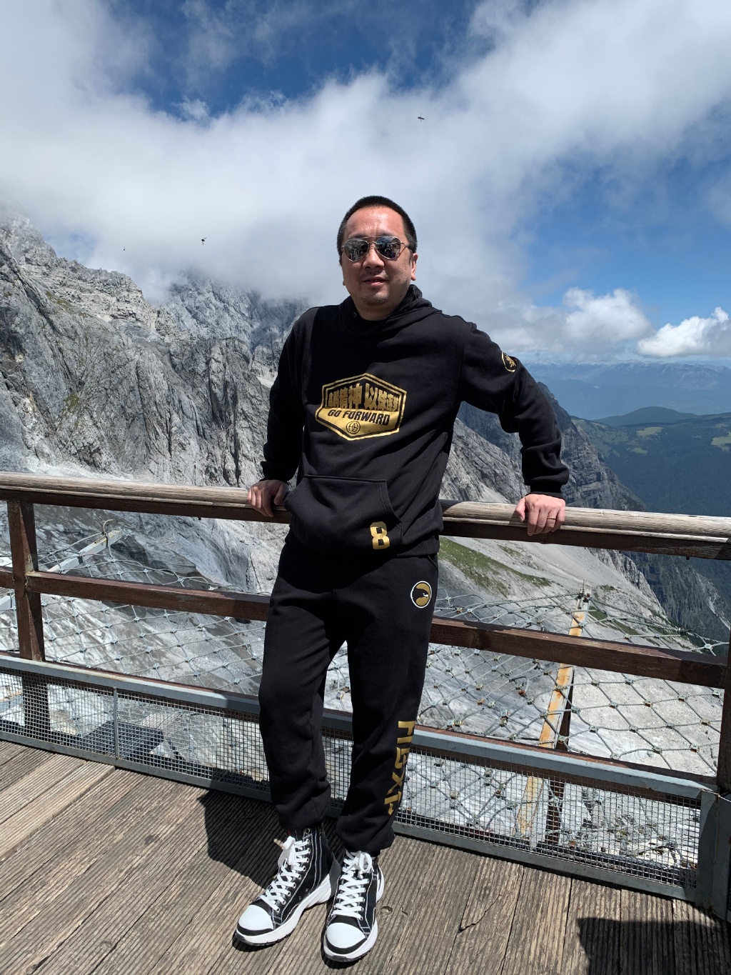 婚生子|华晨宇隐婚生子？堂哥被迫营业12字回应 网友：表情包暴露真相了