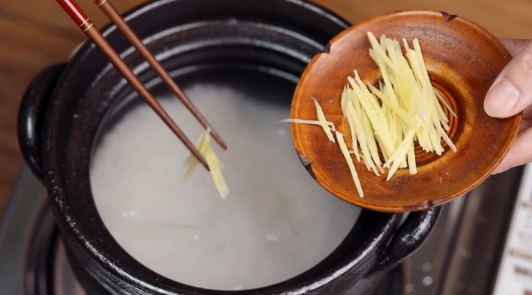 做皮蛋瘦肉粥，3样一起煮就错了，广州阿姨教4招，香浓黏稠，好喝