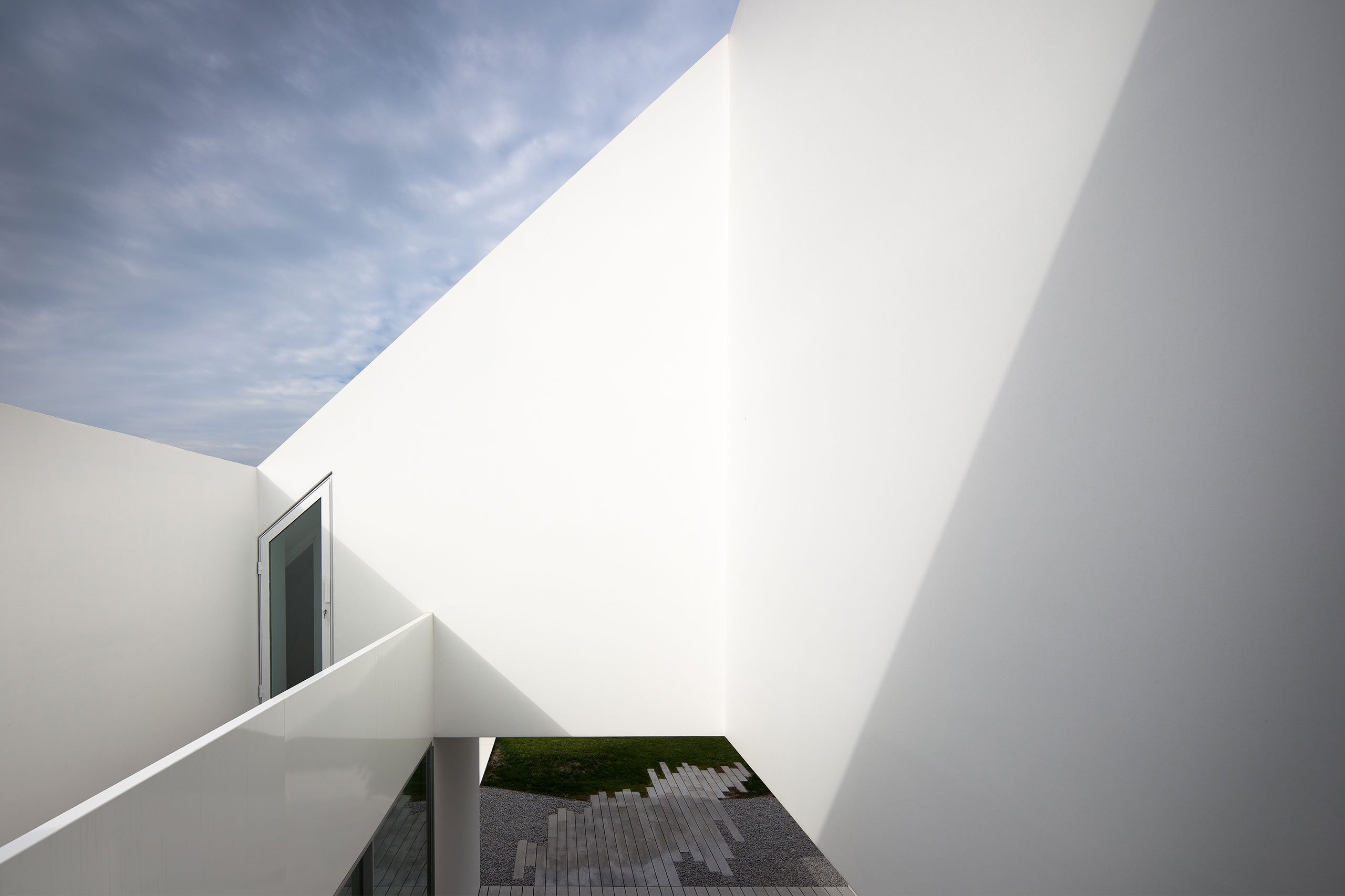 简约到极致的梦想白房子，Aires Mateus经典作品突破了时空界限