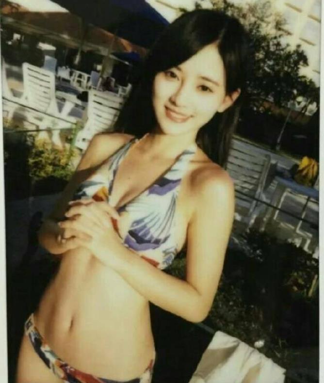 鞠婧祎昔日泳装照，脸整没整我不知道，但身材肯定没整过