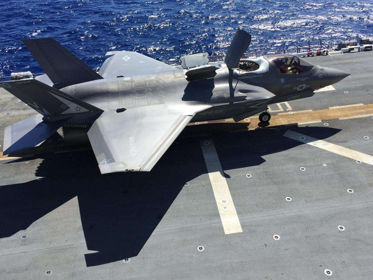歼-31上舰，或比F-35C还厉害？中国航母和西方不同，美专家想不到