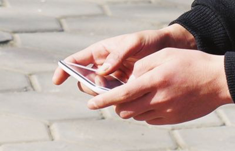 学生党在家偷看不良网站，以为能瞒天过海？手机上三个痕迹暴露你