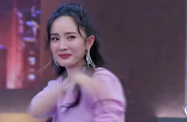 " chase after light elder brother " Du Chun uses consummate skill of hold up person, spit groove by Yang Mi, zheng Shuang said a fair word