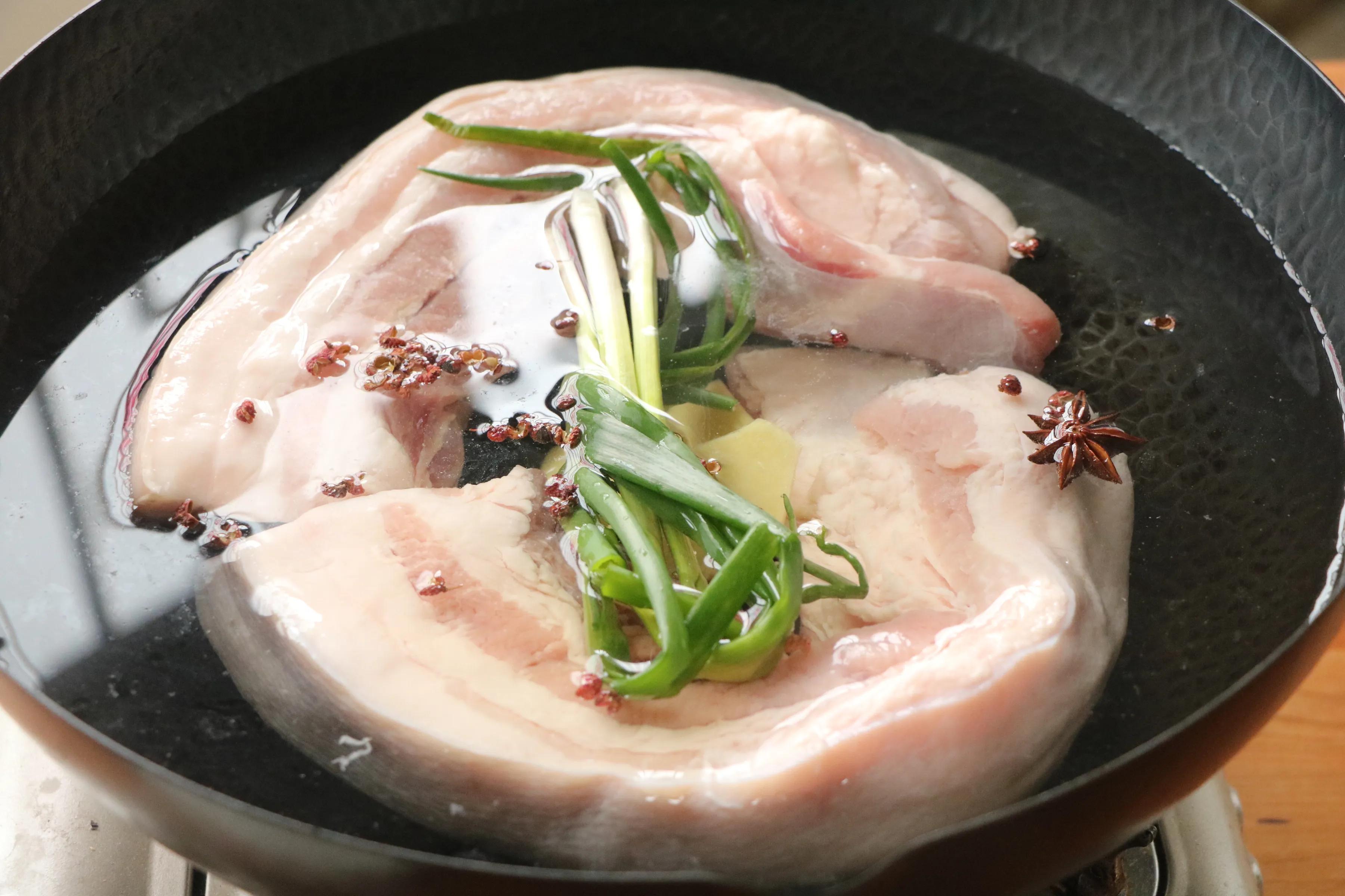 五花肉這吃法太過癮了，既當菜又當零食，酥脆不油膩，賊過癮！