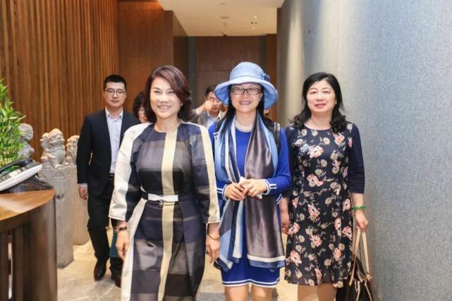 996已不够用，董明珠说自己30年没休假了，我们应该学习么？
