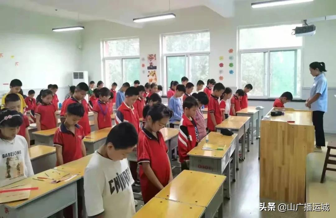 運(yùn)城晉洪中學(xué)紀(jì)念“九·一八”事變默哀儀式(圖2)