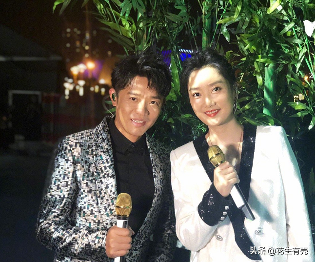 22年后再看“凤凰传奇”：放羊姑娘和电工小子的奋斗史，太精彩了