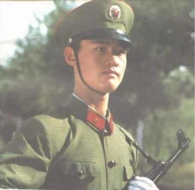 图片详解：建国以来，人民解放军经历的15次军服变迁发展历程