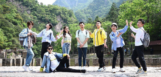 《奔跑吧》蔡小葵出任导游，不料遭“暴打”，