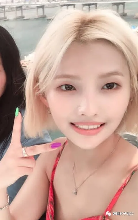 这位女团爱豆最近怎么这么hip?自拍真是致命性的心动