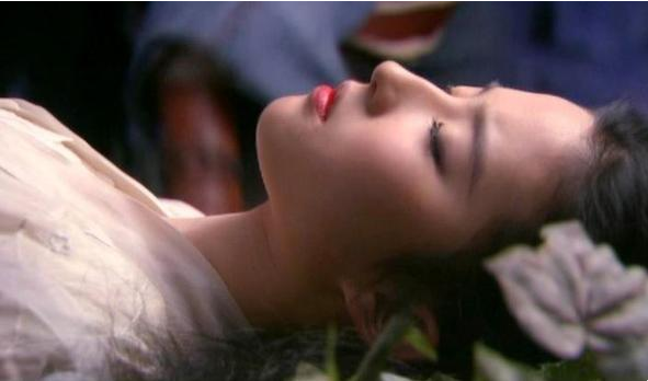 想当白马王子吗？古装剧里的睡美人，若能吻醒