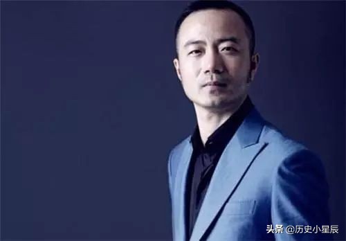 靠一张嘴“骗”国人百亿，只有初中学历，移居他国享受国宾待遇？