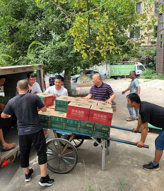 连日来，河南省遭受到特大暴雨侵袭，多地受灾严重，让群众的生活