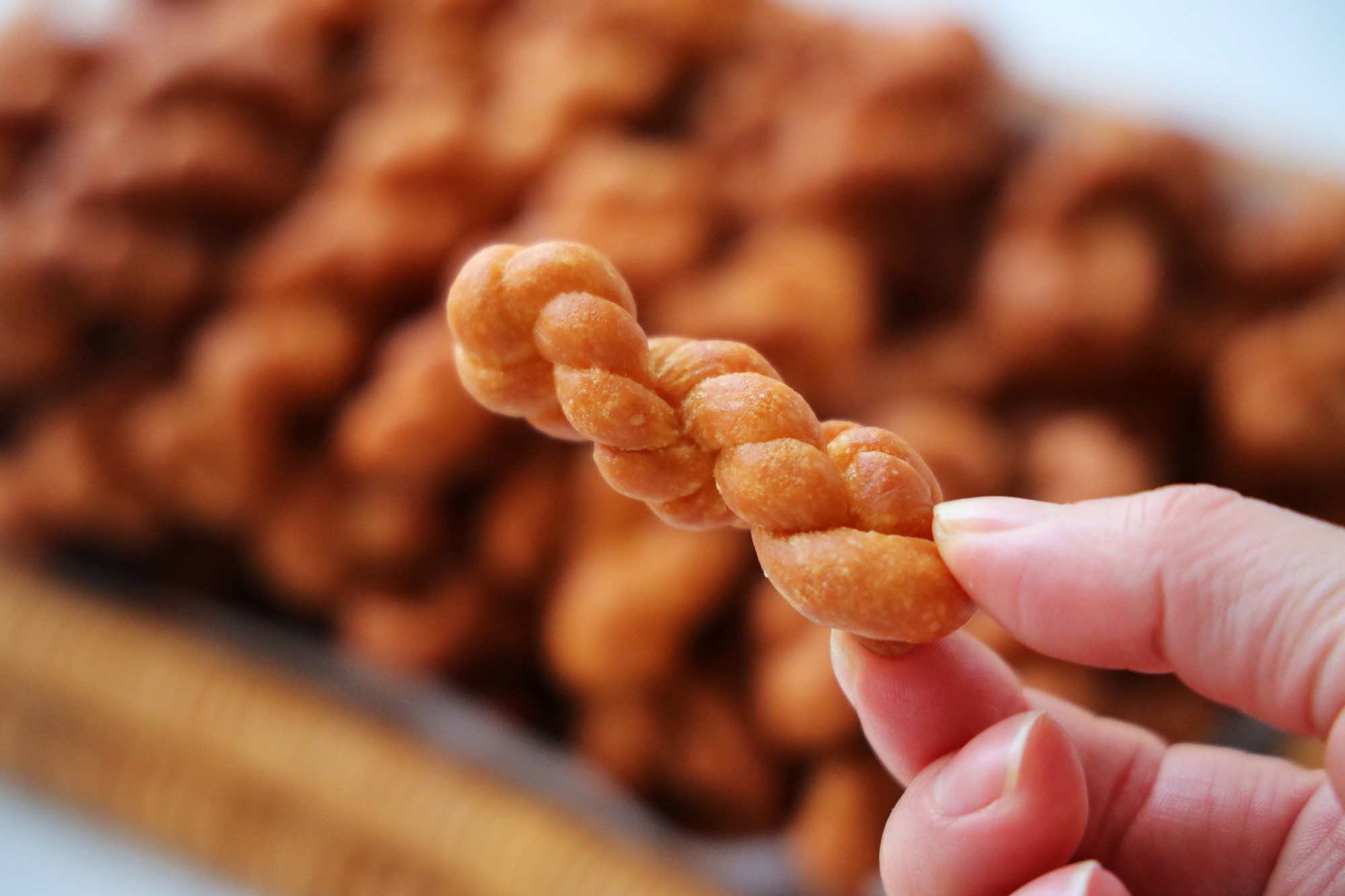 小时候，逢年过节必做的小零食，又酥又脆，制作简单，家人超爱吃