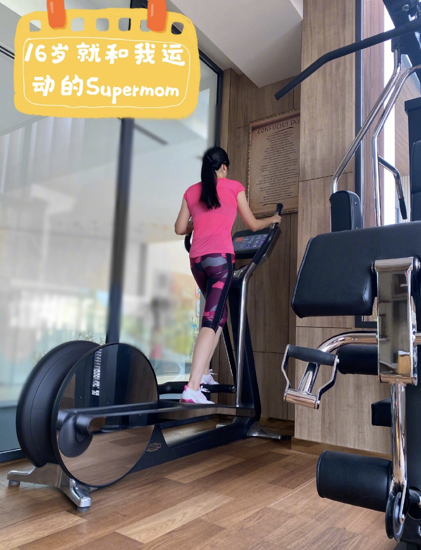 吴尊晒自拍秀肌肉，意外曝光新豪宅内景，健身房星空影院配置超全