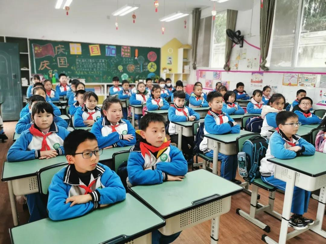 天府新区新兴小学“雷锋活动日”少先队主题活动