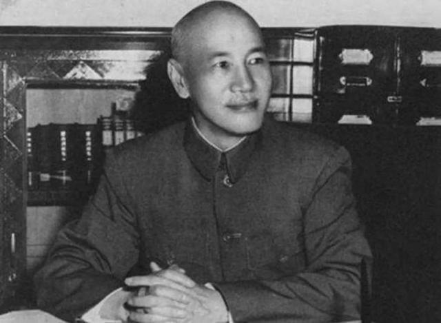 蒋介石欲率军逃往菲律宾，此大学教授力荐：台湾易守难攻去台湾