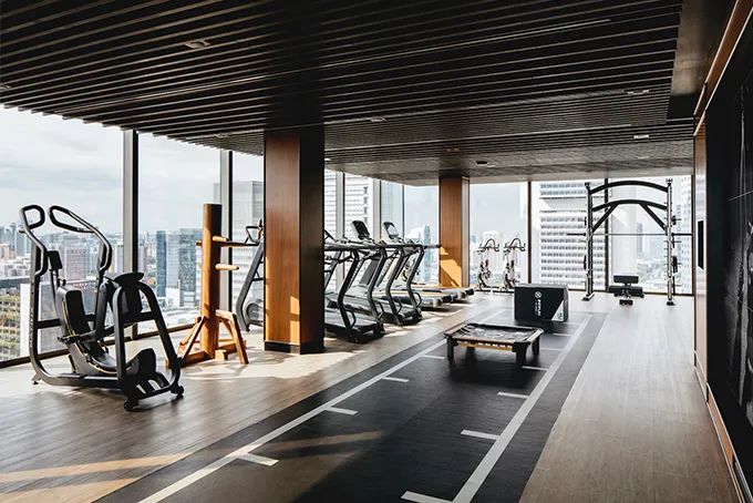 挥金如土的有钱人，喜欢在家玩什么？