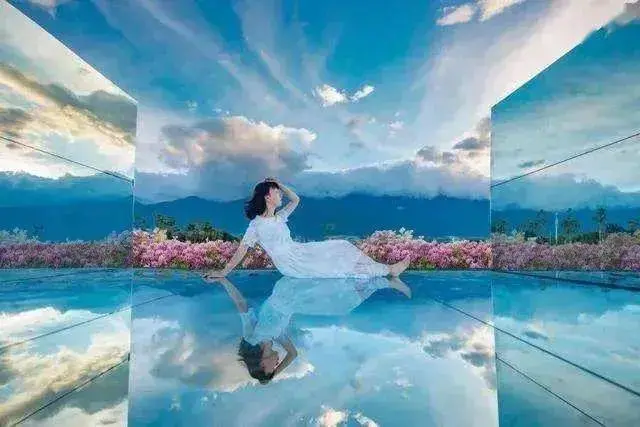 “天空之镜”乘坐“飞天魔毯”来了，国庆旅游来彭山景区免费体验