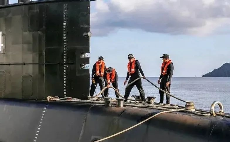 印尼在南海打造不沉航母：正部署陆海空3军兵力，潜艇已进驻