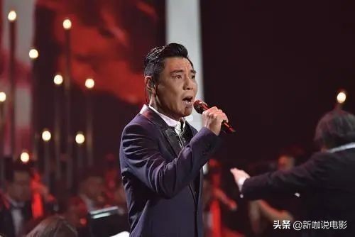 ​娶混血、姐弟恋、成继父！54岁屠洪刚近况，头发花白显老态
