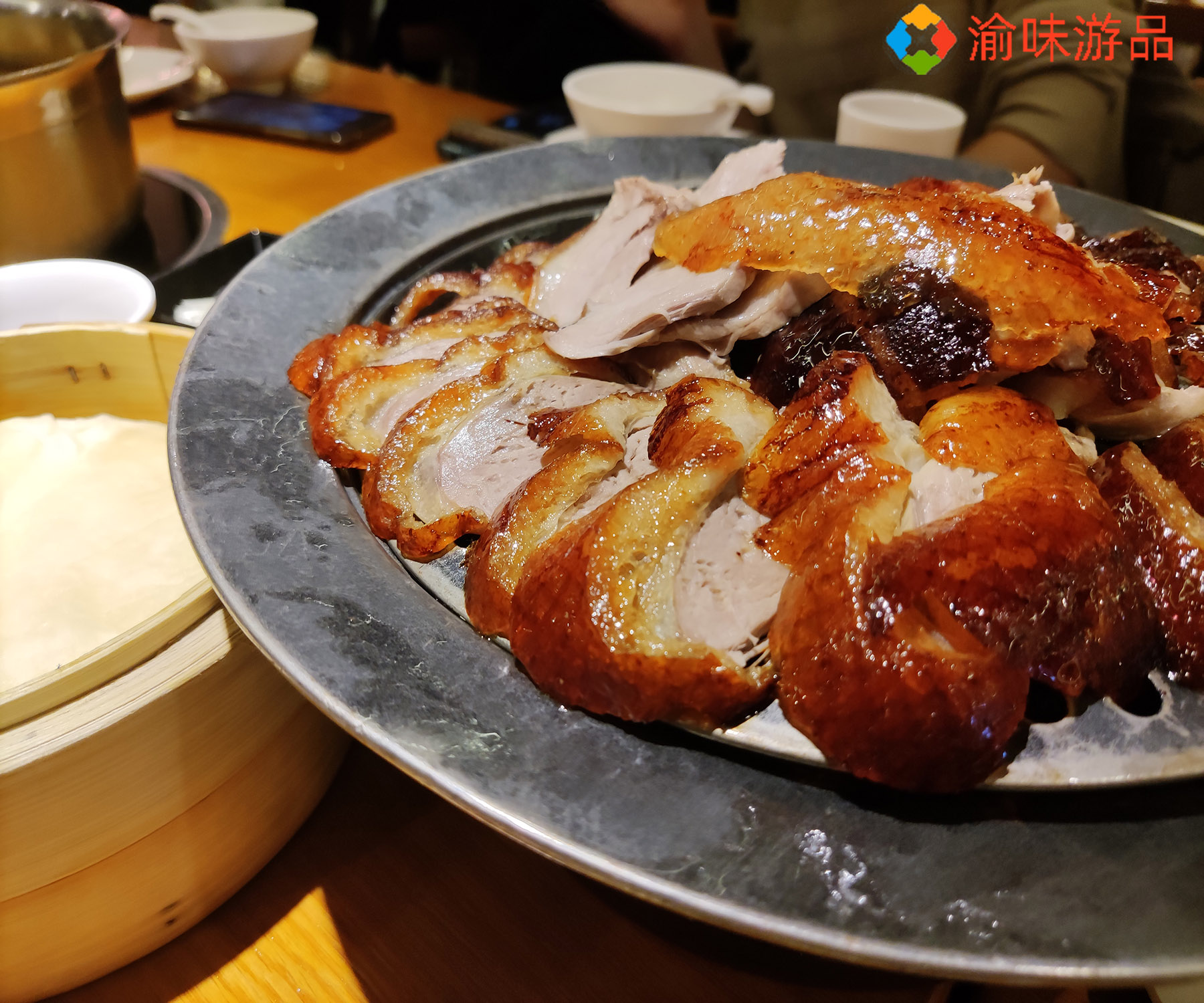 当烤鸭遇上火锅，成就重庆本土美食，味道鲜美是最大特色