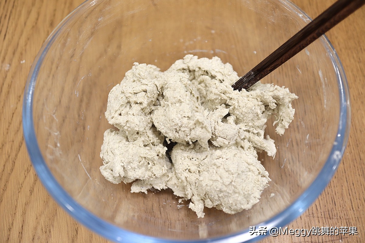 自制花生酱香浓味香，烙个千层饼层次分明又柔软，好吃易消化