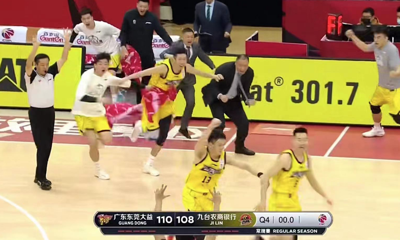 大爆冷！琼斯三分绝杀广东，小詹姆斯天神下凡轰43+14+13