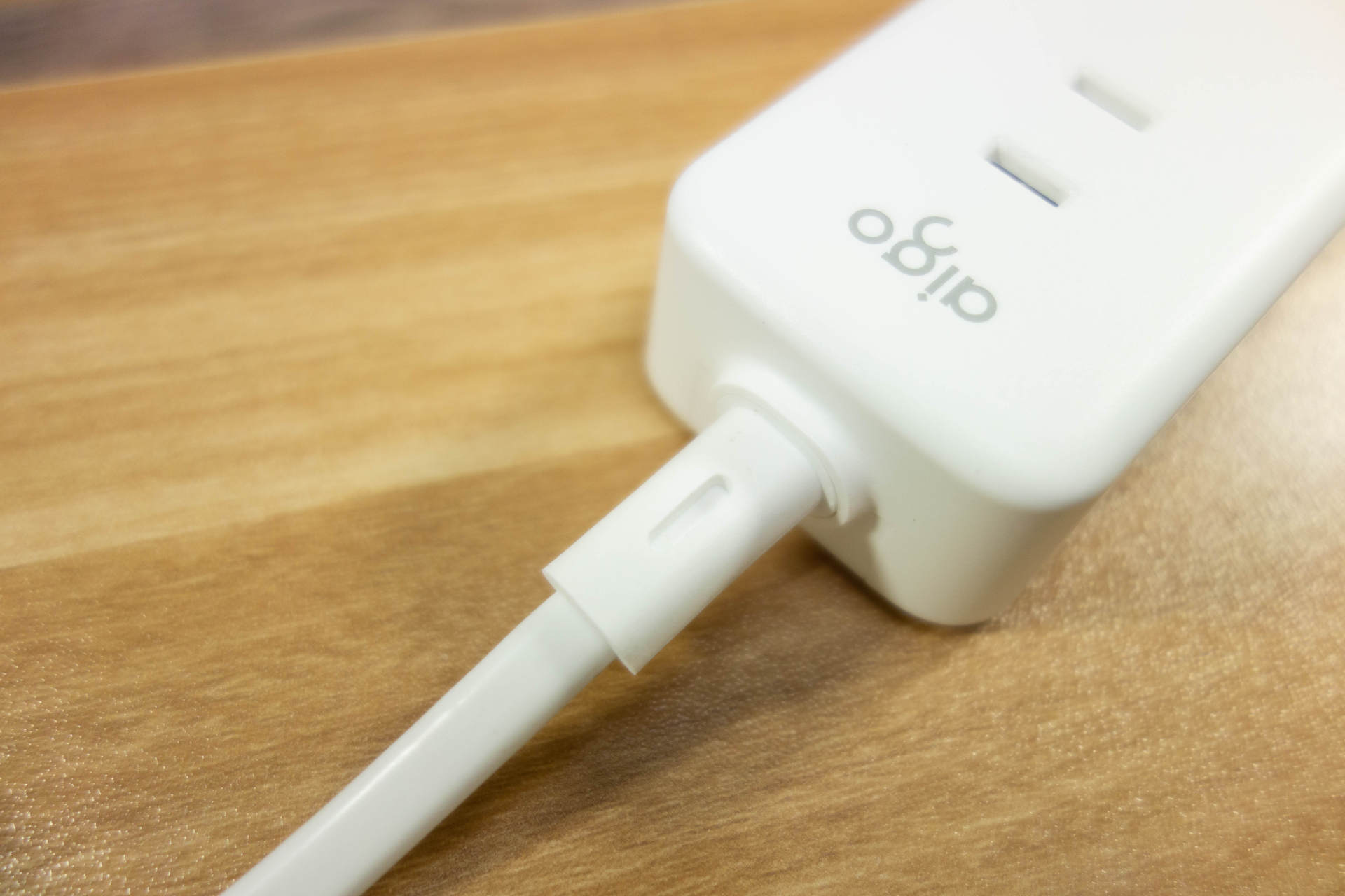 出差好帮手：aigo“旅行版”迷你延长线插座体验