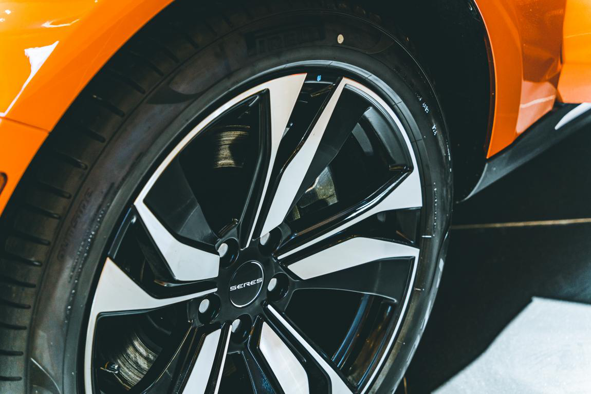 700匹马力，4.8秒加速，这台国产SUV性能比玛莎拉蒂还强