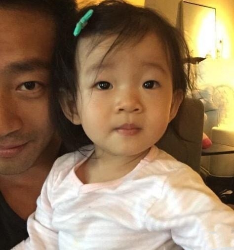 大s婆婆曬孫女演出視頻，小玥兒舞姿稚嫩，手持油紙傘變民國女孩