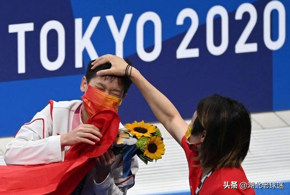 多位奥运冠军争相合影之后，全红婵再晒照片！18字送给所有人