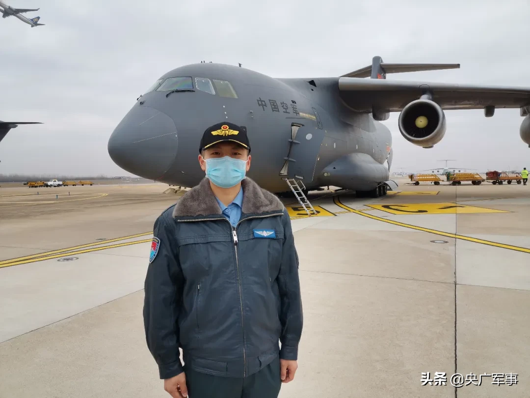 军队代表委员：弘扬伟大抗疫精神，把人民至上