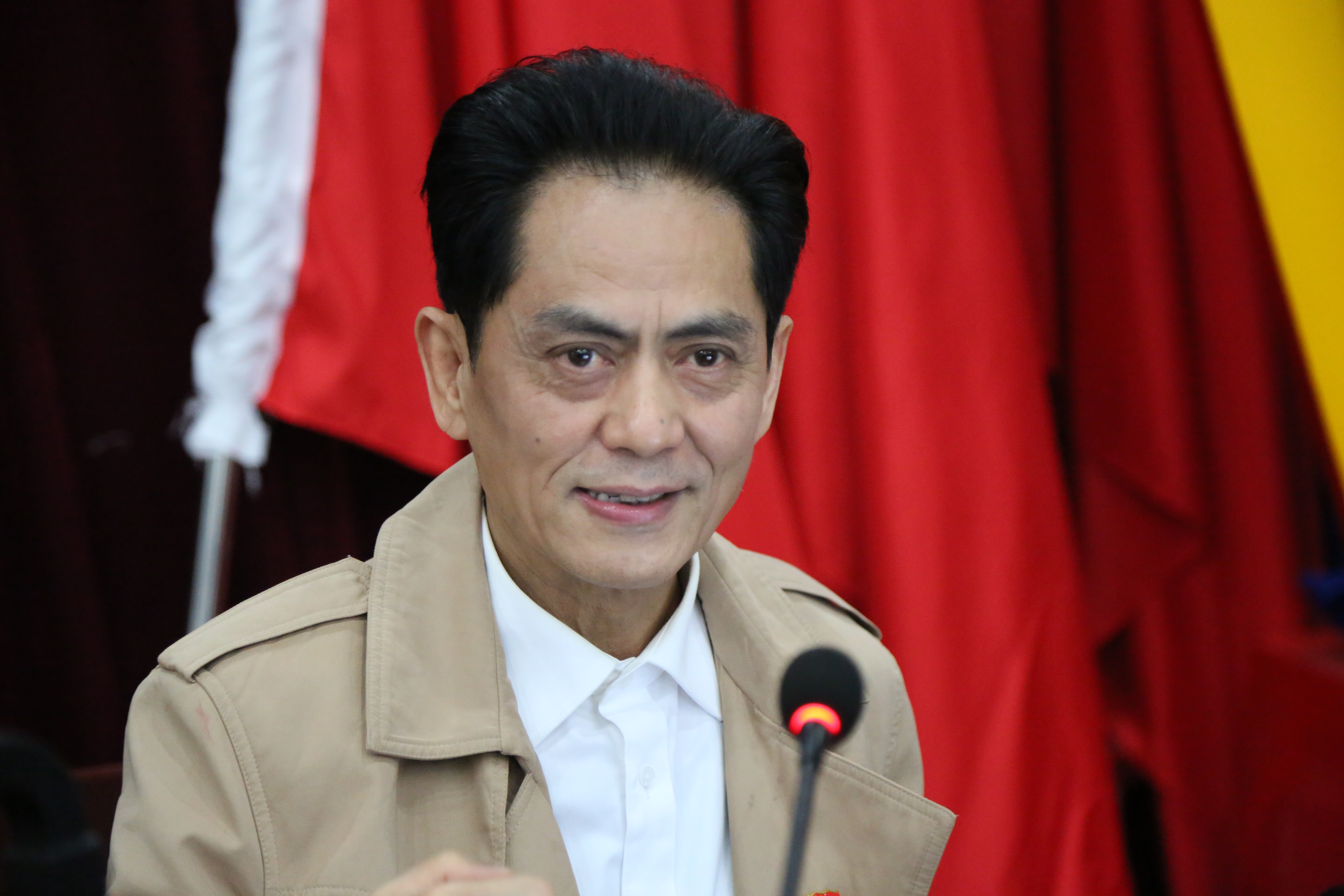 红色文化宣传传承人李宁走进社区讲党史故事备受欢迎