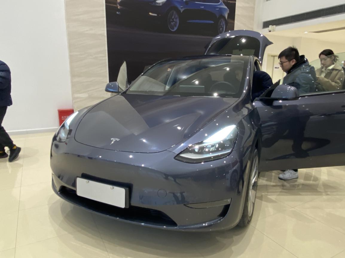 实探特斯拉Model Y|降维打击实在厉害，到店人数骤然陡增