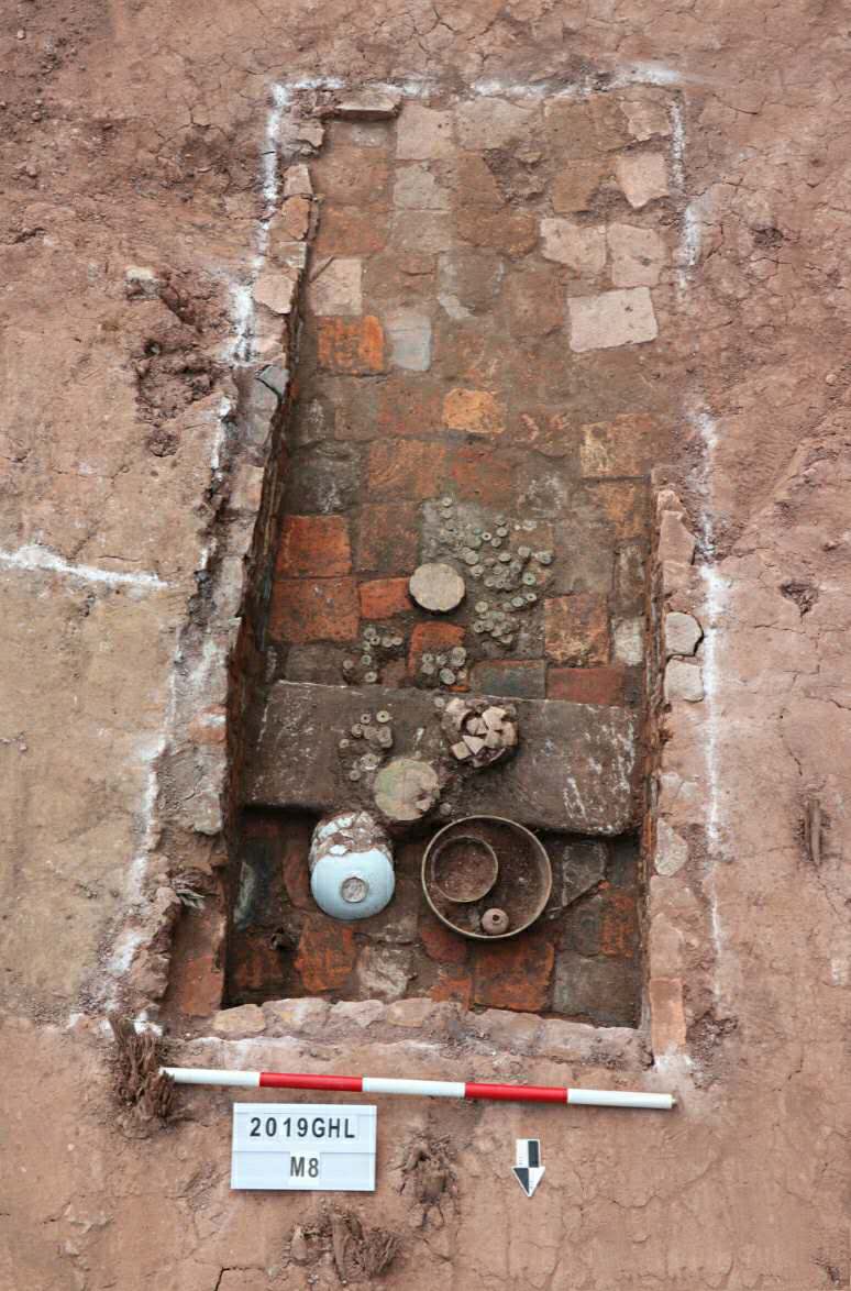 广州一中学发现125座古墓学校建在墓地上学生惊不惊喜