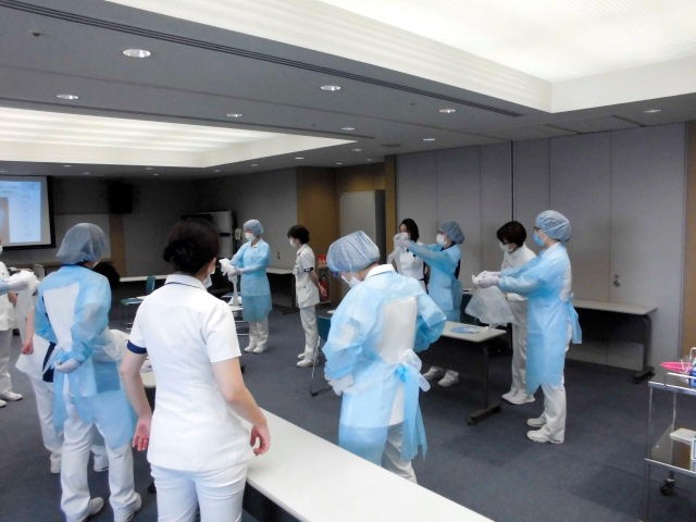 日本疫情急劇反彈，醫生護士紛紛臨陣脫逃，疫情定點醫院難以支撐