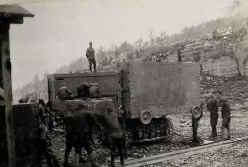 420毫米榴弹炮有多大？一枚炮弹重达一吨，光人力根本抬不动