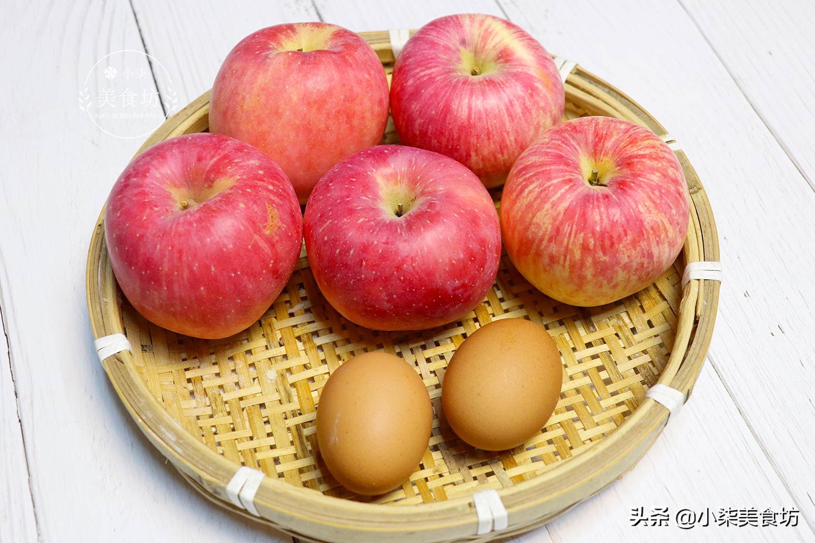 图片[1]-苹果新吃法 加2个鸡蛋 不用蒸不用烤 一次做8个 出锅瞬间抢光-起舞食谱网