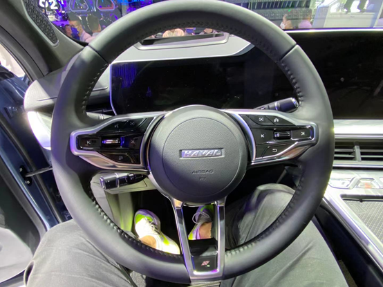 实拍哈弗神兽 ，造型比车名犀利，满油续航1000km