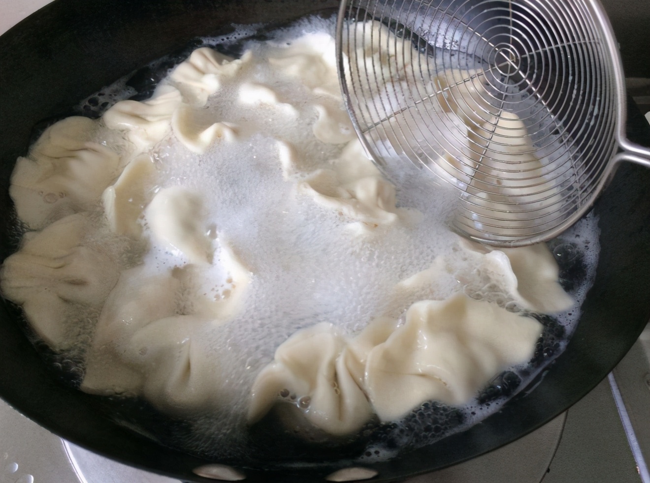 图片[7]-煮冻饺子记住3个技巧 爽滑筋道 不开裂不破皮-起舞食谱网