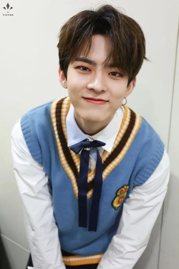 这里的tmi是——oh my girl和victon成员们的年龄相同.