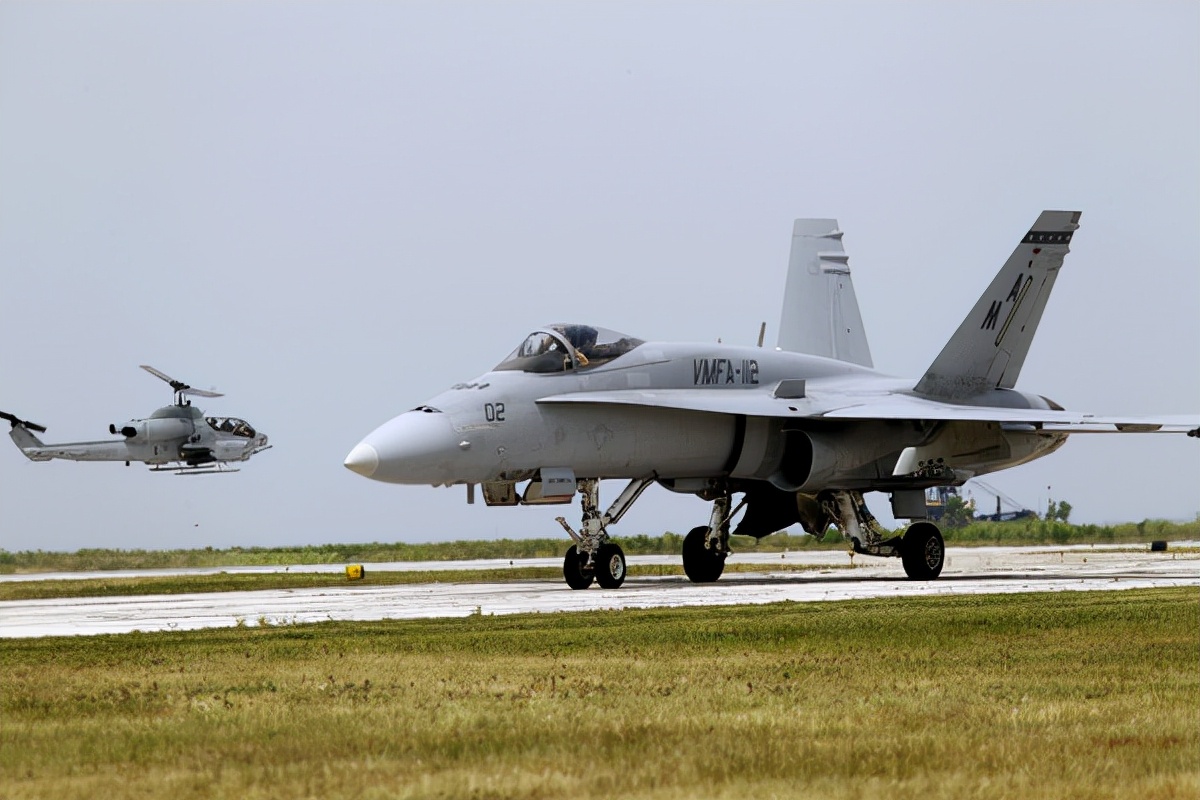台媒：網絡熱傳美軍F-18戰機飛越台北上空，台空軍緊急發聲