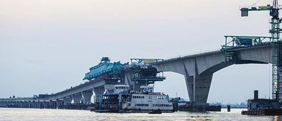 越南3000亿大桥一夜坍塌，百万民众向中国索赔，