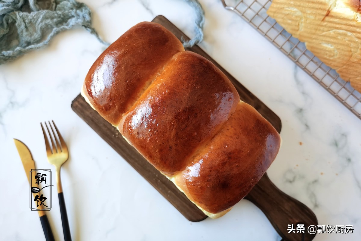 做面包，别只加牛奶鸡蛋，多加这两料，面包又软又香，太好吃了