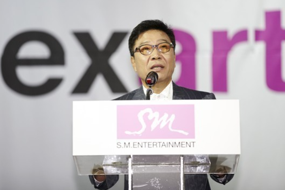 李秀满疑似有了新欢送豪宅给陌生女性sm娱乐无可奉告